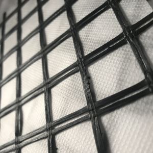 Geogrid, poliesterski s netkanim materijalom